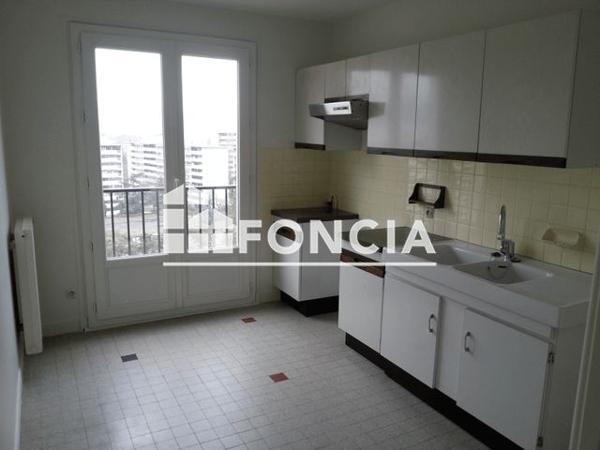 Location Appartement 4 pièces 84 m² - 7 RUE PAUL CLAUDEL Grenoble 38100