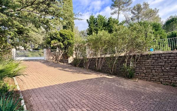 Maison à vendre    4 pièces •  Saint-Clément-de-Rivière