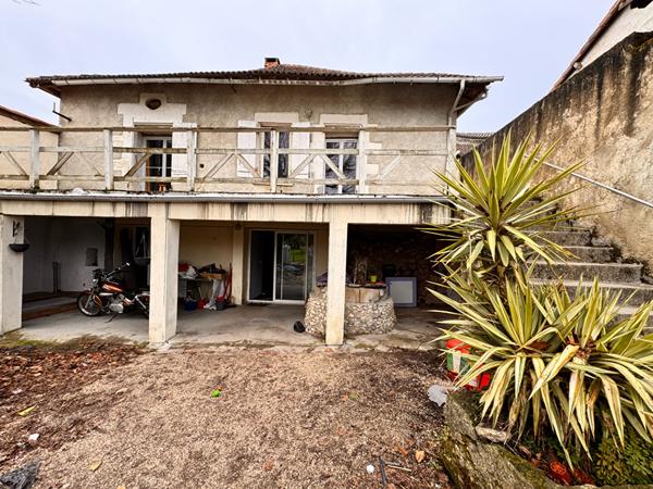 A VENDRE ENSEMBLE IMMOBILIER DE PLUS DE 350M² AVEC TERRAIN A FINIR DE RESTAURER.