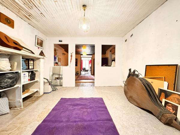 A VENDRE ENSEMBLE IMMOBILIER DE PLUS DE 350M² AVEC TERRAIN A FINIR DE RESTAURER.