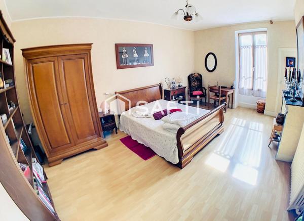 Maison de ville 12 pièces avec jardin