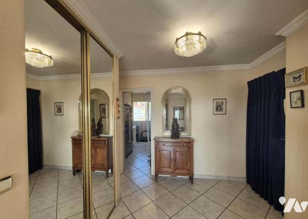 À vendre – Bel appartement 4 pièces avec terrasse vue mer et deux garages – Proche commodités