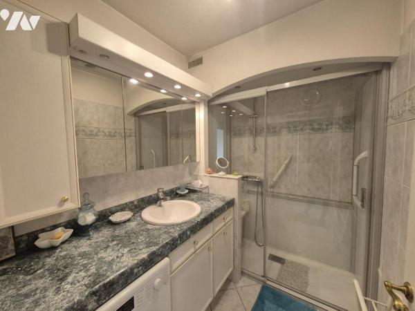 À vendre – Bel appartement 4 pièces avec terrasse vue mer et deux garages – Proche commodités