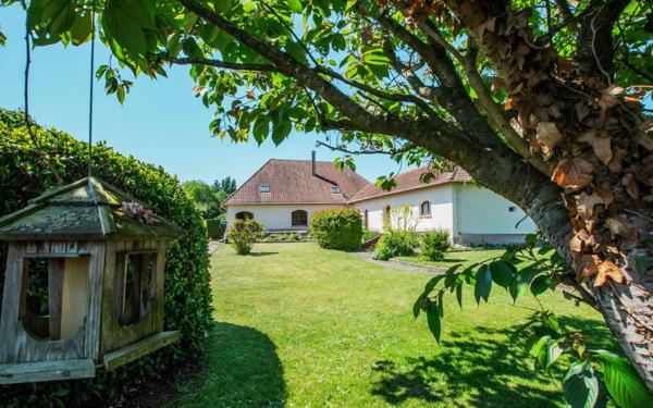 Maison à vendre    3 pièces •  Rue