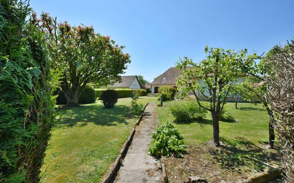 Maison à vendre    3 pièces •  Rue