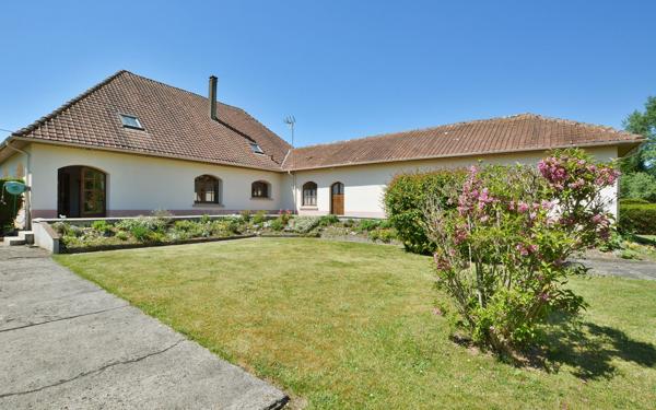 Maison à vendre    3 pièces •  Rue