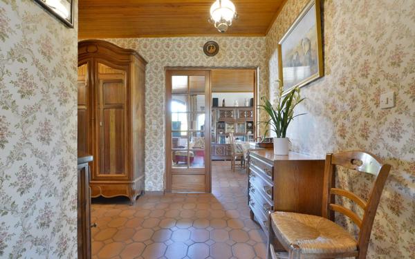 Maison à vendre    3 pièces •  Rue