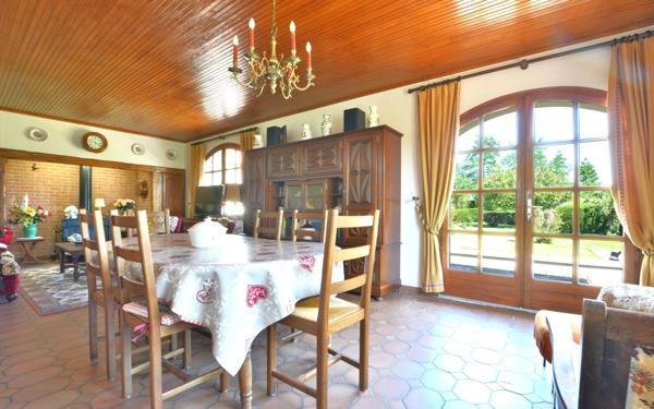 Maison à vendre    3 pièces •  Rue