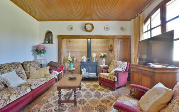 Maison à vendre    3 pièces •  Rue