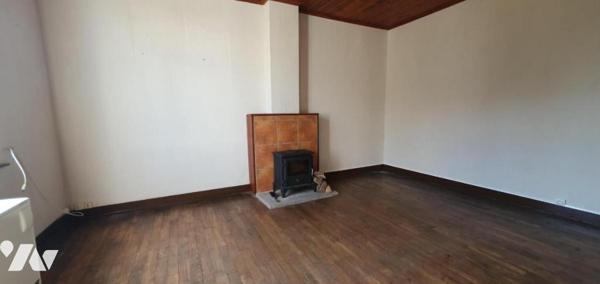 Maison d'habitation dans hameau en campagne