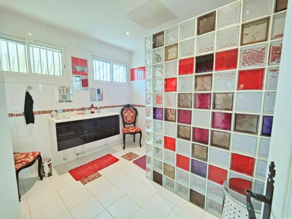 T8 au calme, de plain pied, piscine,garage de 90m²