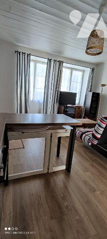 Merville, au sein d'une copropriété entretenue, bel appartement en rez-de-chaussée avec jardine...