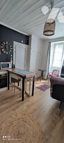 Merville, au sein d'une copropriété entretenue, bel appartement en rez-de-chaussée avec jardine...