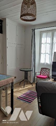 Merville, au sein d'une copropriété entretenue, bel appartement en rez-de-chaussée avec jardine...