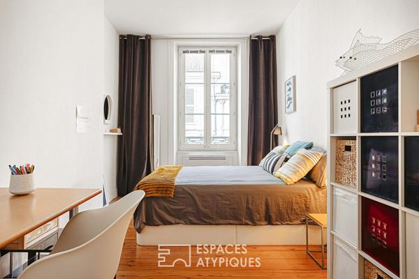 Luminosité et vastes volumes pour cet appartement de charme