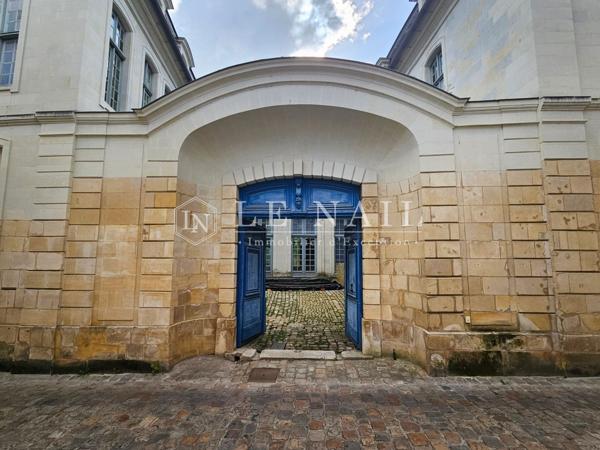 Elégant hôtel particulier Monument Historique au coeur de la Flèche (Sarthe)