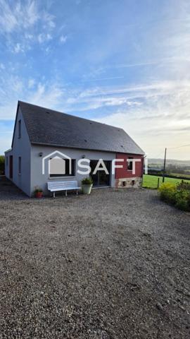 Maison avec vue dégagée, terrain arboré et garage