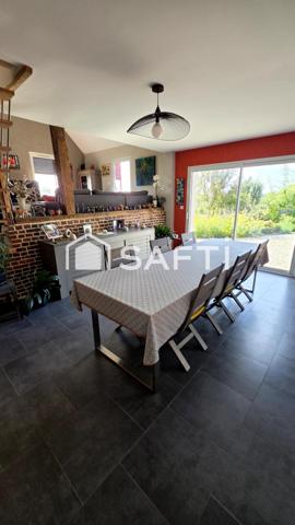 Maison avec vue dégagée, terrain arboré et garage