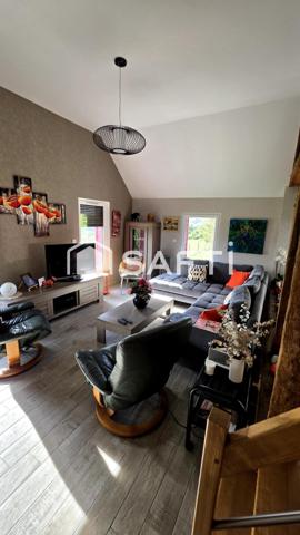 Maison avec vue dégagée, terrain arboré et garage