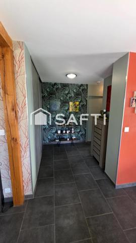 Maison avec vue dégagée, terrain arboré et garage