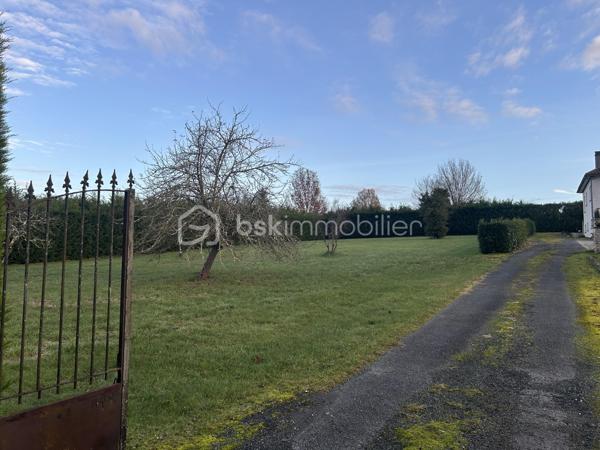 Terrain de 2 450 m²