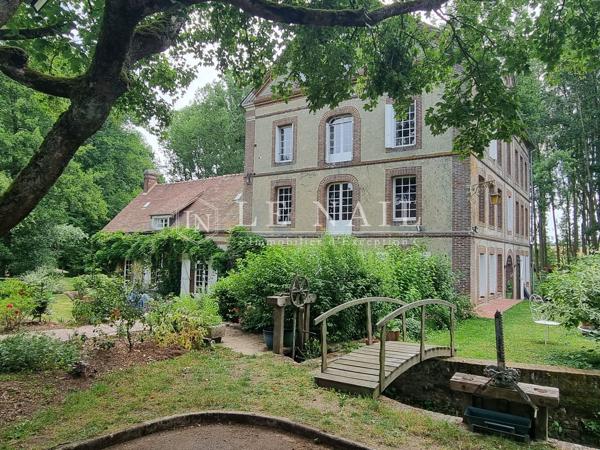 Gentilhommière Normande XVIIIème avec dépendances sur site naturel protégé de 6 ha