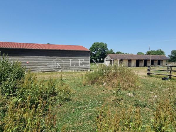 Gentilhommière Normande XVIIIème avec dépendances sur site naturel protégé de 6 ha