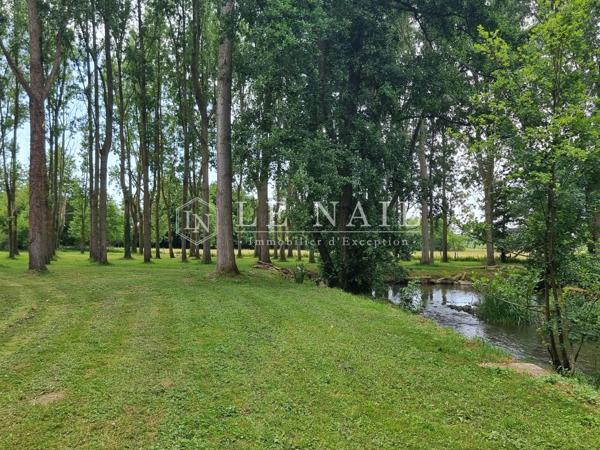 Gentilhommière Normande XVIIIème avec dépendances sur site naturel protégé de 6 ha