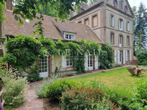 Gentilhommière Normande XVIIIème avec dépendances sur site naturel protégé de 6 ha