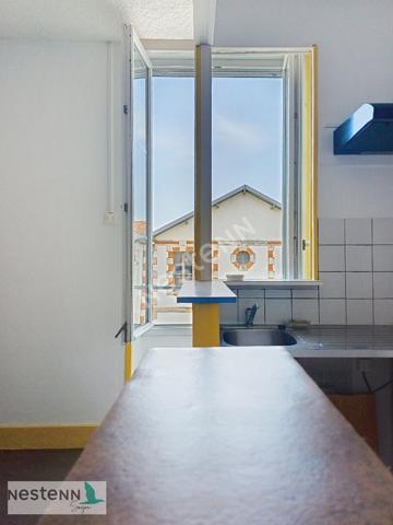 A vendre, appartement de 2 pieces au centre de Saujon. Pour une première acquiisition ou pour un investissement locatif.