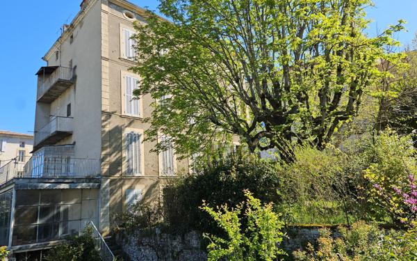 Maison à vendre    8 pièces • 541,18 m2 Forcalquier