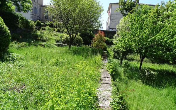 Maison à vendre    8 pièces • 541,18 m2 Forcalquier