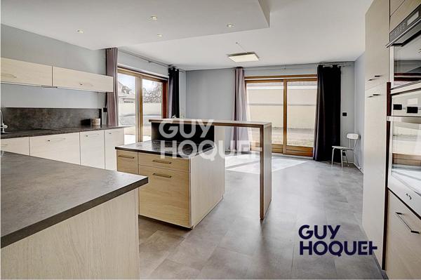MAISON À VENDRE DE 8 PIÈCES DE 245,00 M²