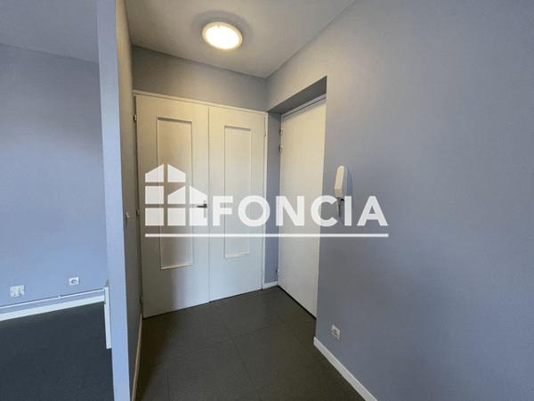Location Appartement 2 pièces 31 m² - 9 QUAI ARTHUR RIMBAUD Charleville Mezieres 08000
