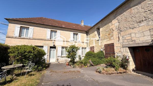Ensemble immobilier à restaurer, possibilité de faire 4 logements et garages