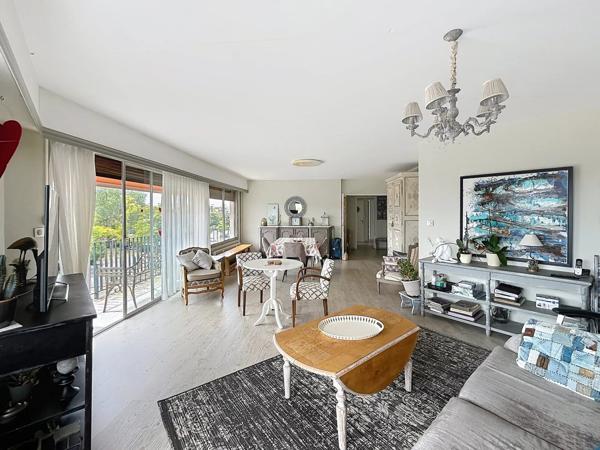 Vente                                                      Appartement
                        
                     4 pièces                      94 m2                     à Laon