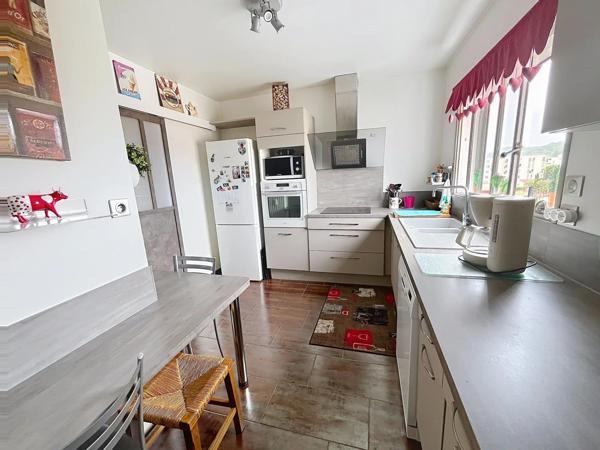 Vente                                                      Appartement
                        
                     4 pièces                      94 m2                     à Laon