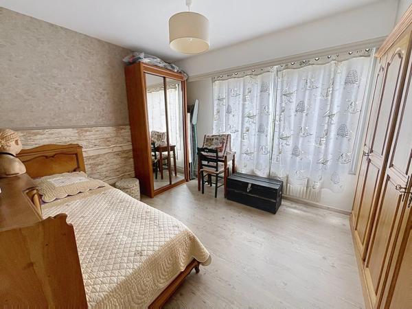 Vente                                                      Appartement
                        
                     4 pièces                      94 m2                     à Laon