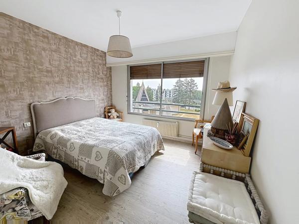 Vente                                                      Appartement
                        
                     4 pièces                      94 m2                     à Laon
