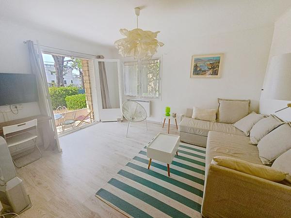 Six-fours les plages Les Lones Appartement  de 2 pieces - Bord de mer