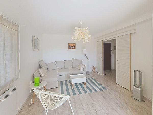 Six-fours les plages Les Lones Appartement  de 2 pieces - Bord de mer