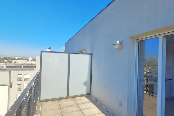 DERNIER ETAGE AVEC TERRASSE