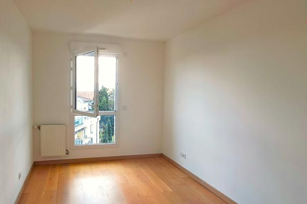 DERNIER ETAGE AVEC TERRASSE