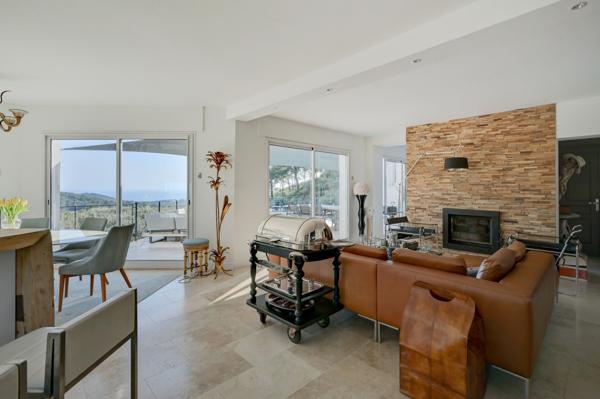 Vente Maison de luxe Saint-Cyr-sur-Mer 7 Pièces 220 m²