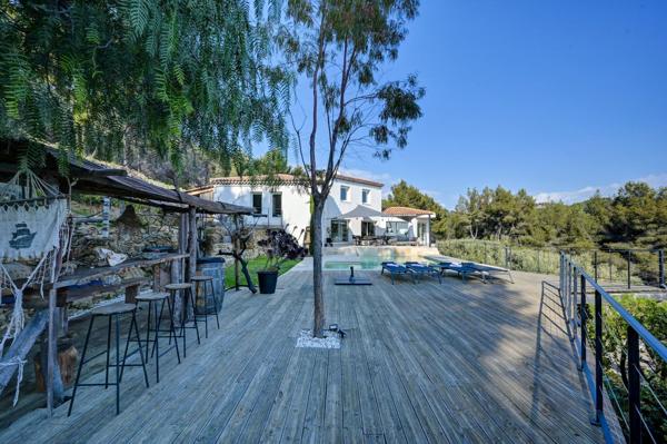 Vente Maison de luxe Saint-Cyr-sur-Mer 7 Pièces 220 m²