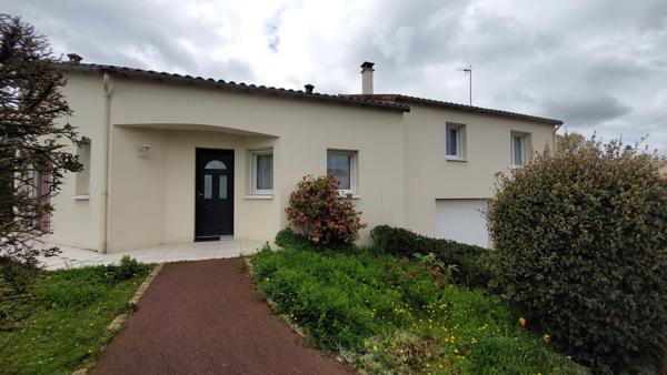 Echiré. Beau pavillon Échiré (79410)