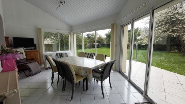 Echiré. Beau pavillon Échiré (79410)