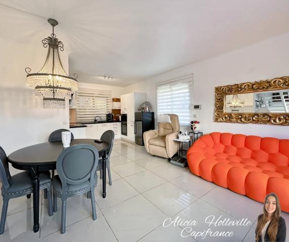 Maison de 151 m² divisible en deux appartements, proche du centre-ville et de la plage.