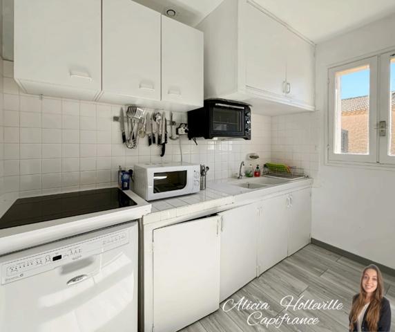 Maison de 151 m² divisible en deux appartements, proche du centre-ville et de la plage.