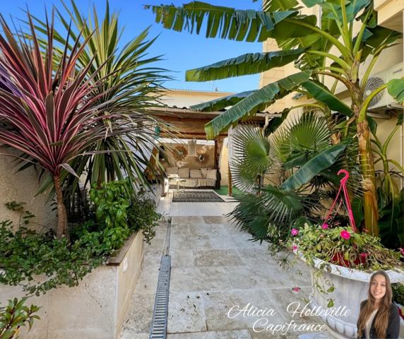 Maison de 151 m² divisible en deux appartements, proche du centre-ville et de la plage.